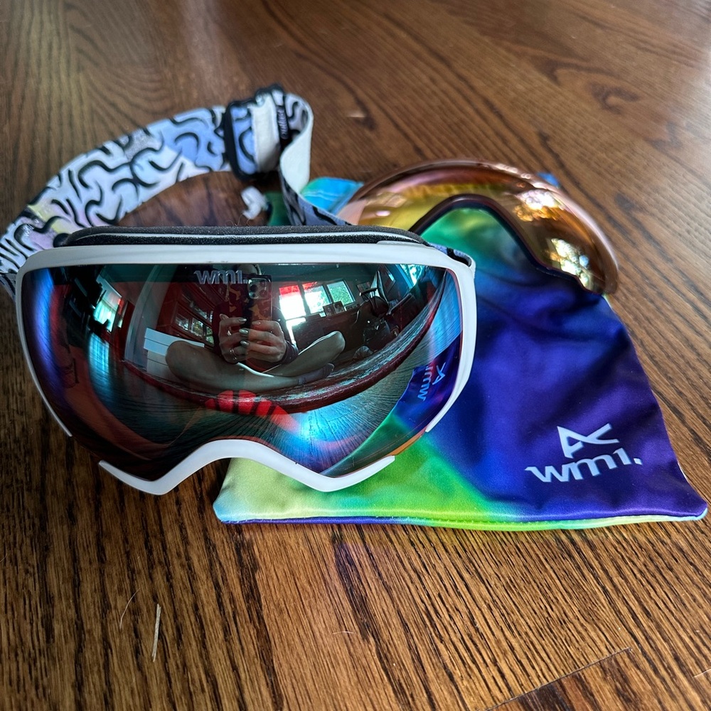 Anon WM1 Women’s ski / snowboarding goggles - comes with 2 lenses